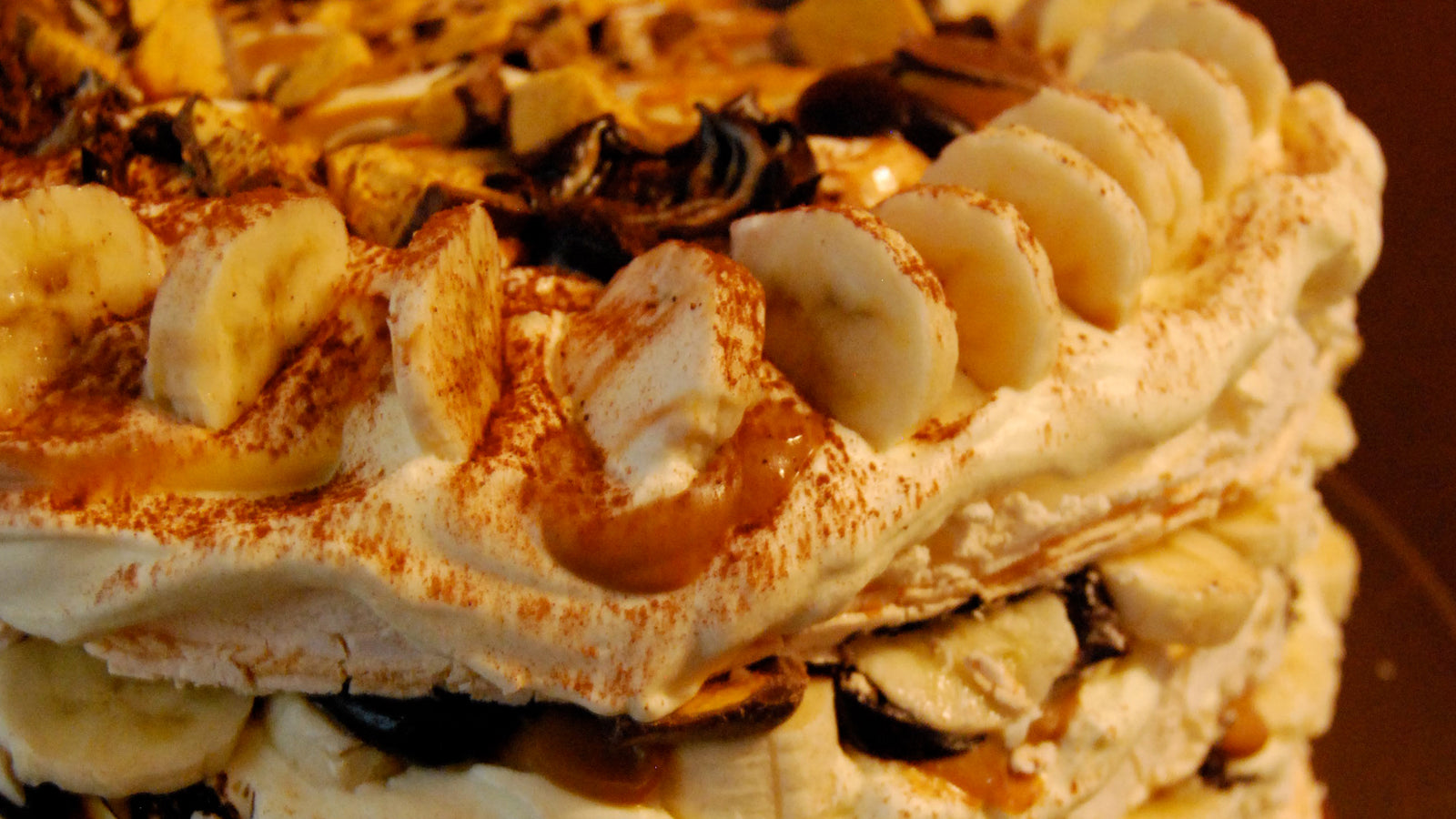 Bumbles Choc Honeycomb, Banana & Caramel Pavlova