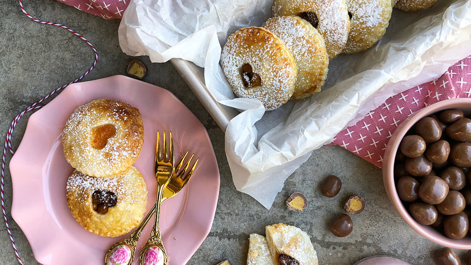 Menz FruChoc Apricot Pies